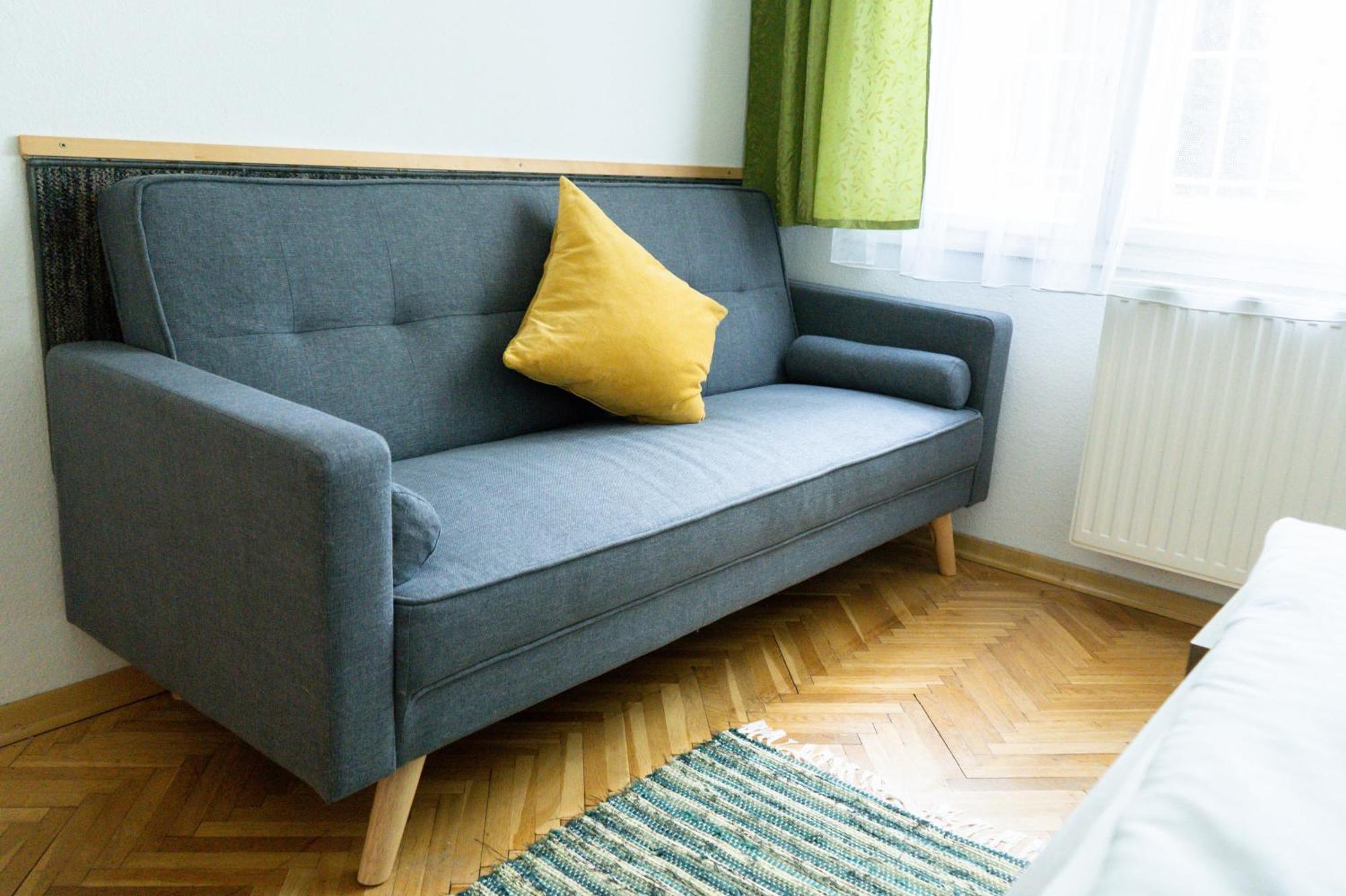 Virginia Apartment *