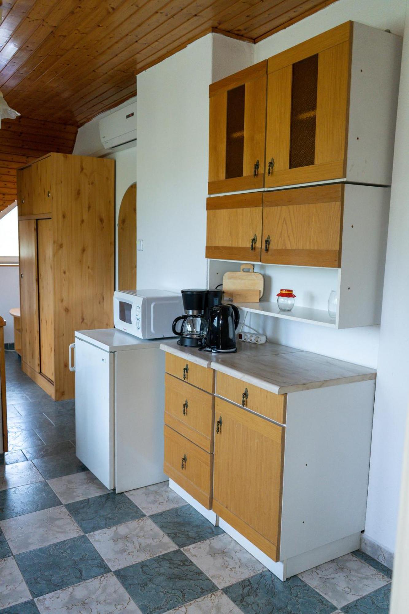 Virginia Apartment *